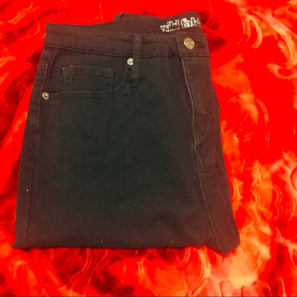 Black Bermuda distressed bottom shorts - Picture 4 of 5